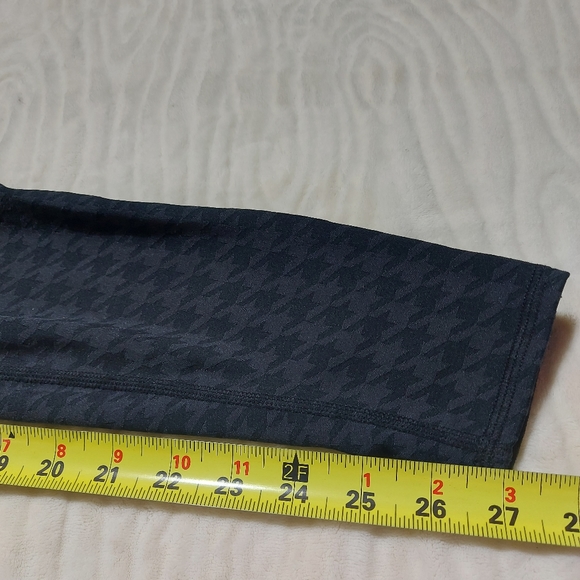 Alo Yoga high rise leggings with Reflective stripes - Picture 13 of 14